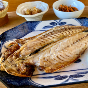房総半島の内房エリアに位置する千葉県富津市にある朝7時から美味しいお魚定食、ジビエカレーが食べられる朝ごはん屋さん「おふくろ」さんのお魚定食